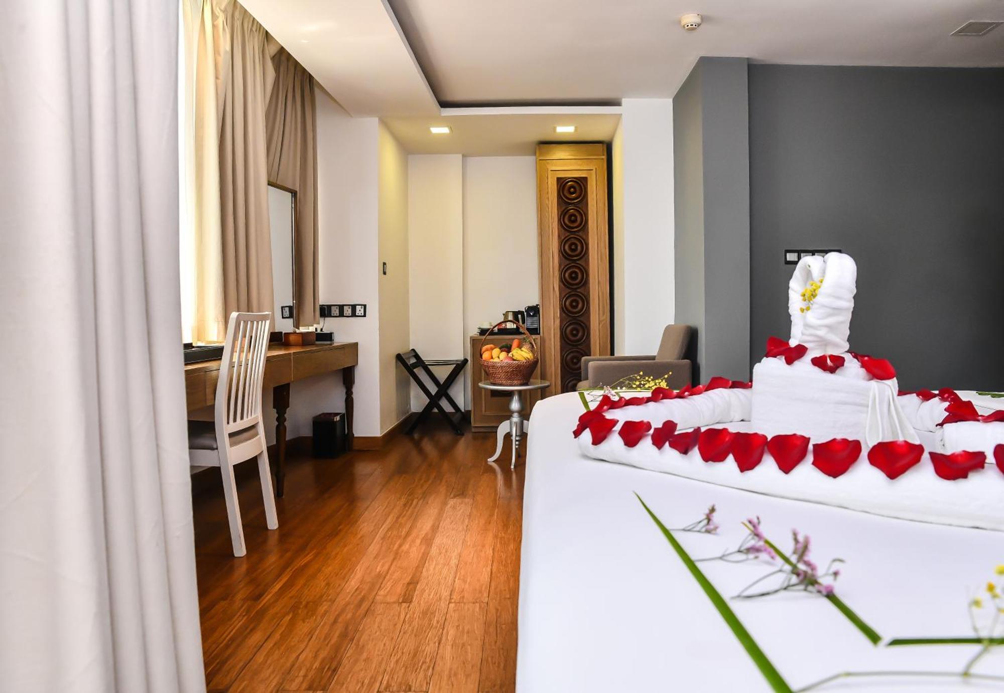 Beehive Premier Malé