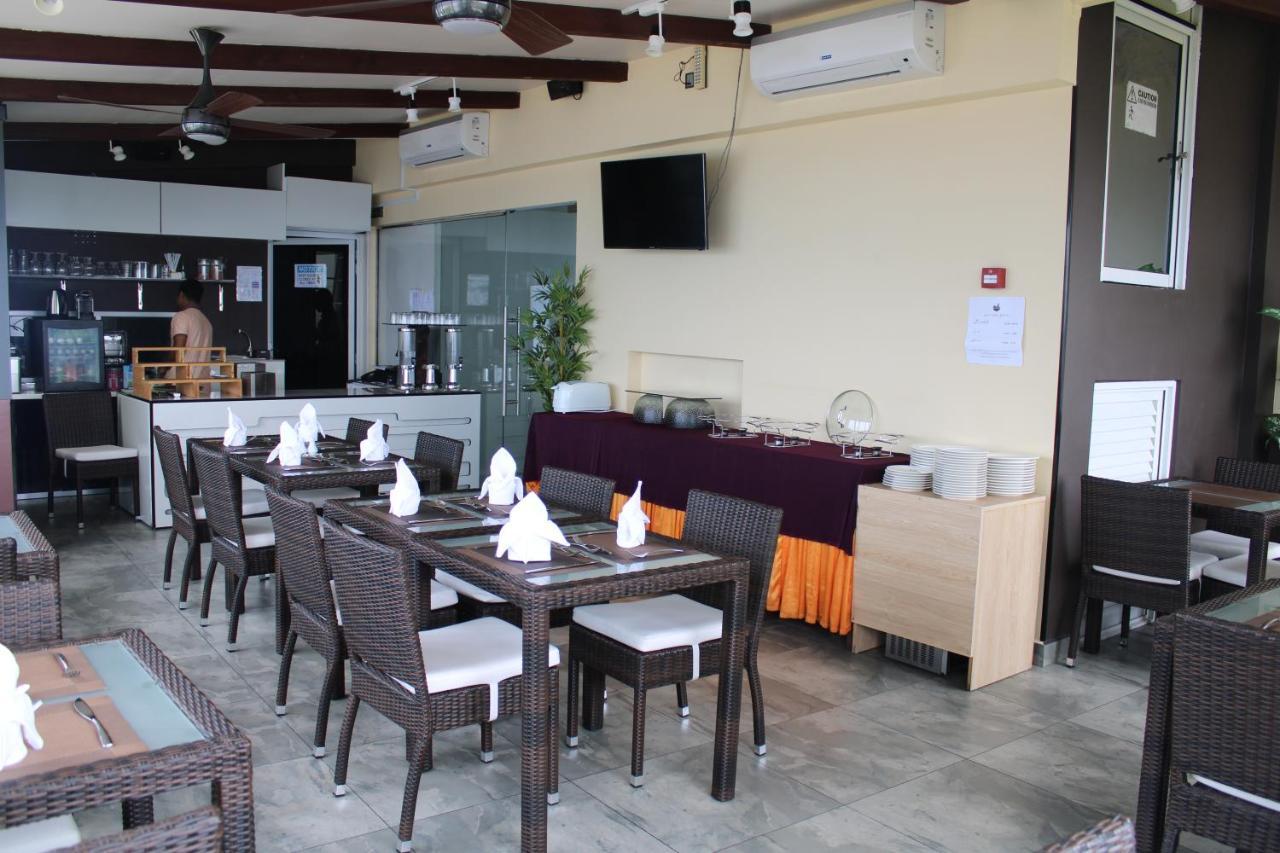 Beehive Premier 3* Malé
