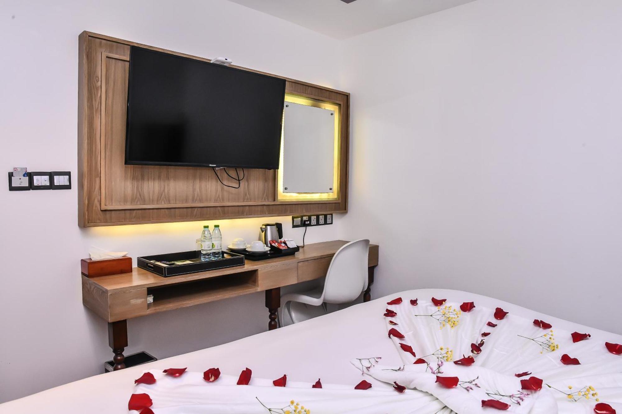 Beehive Premier Malé