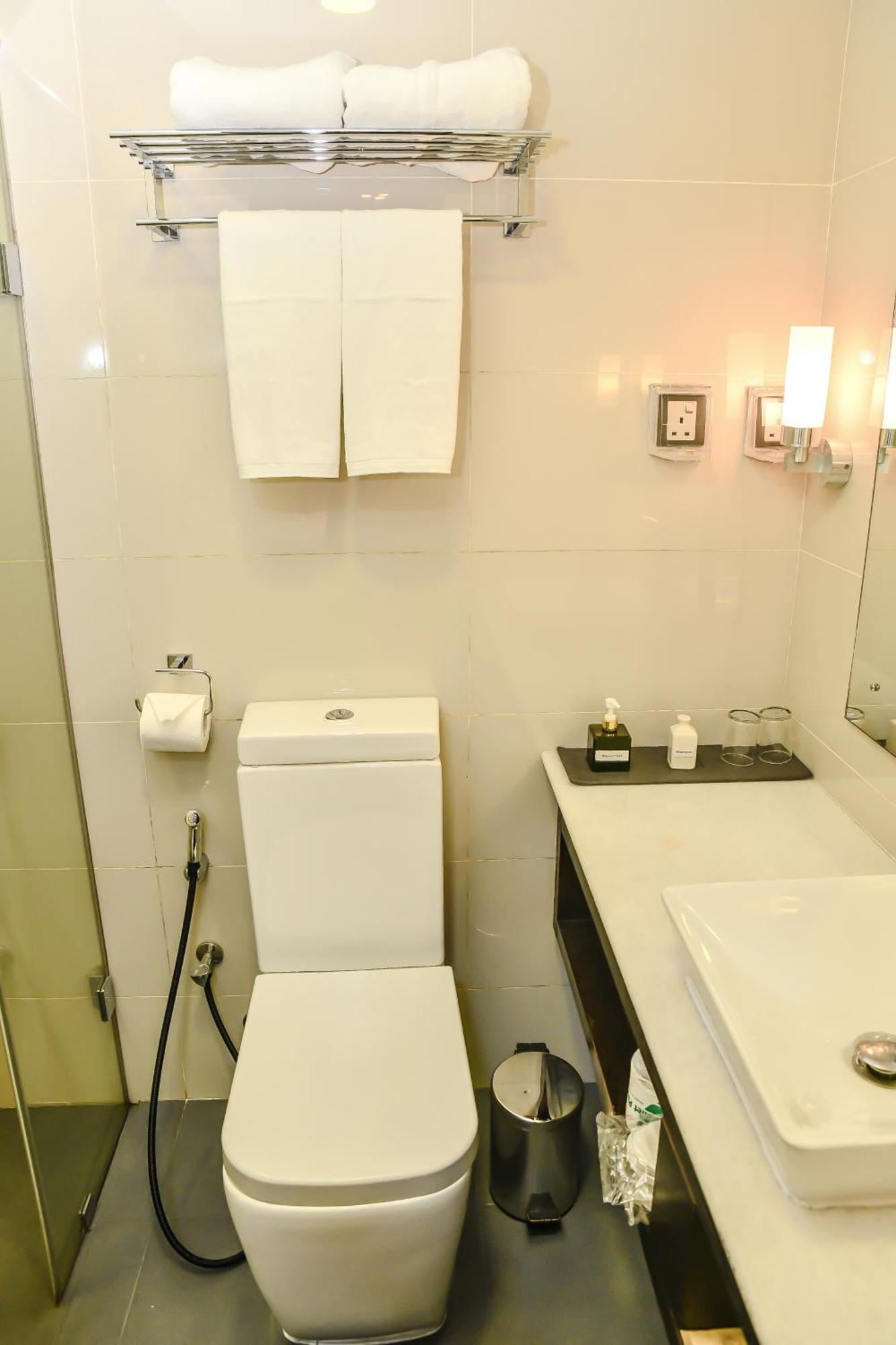 Beehive Premier Hotel 3*