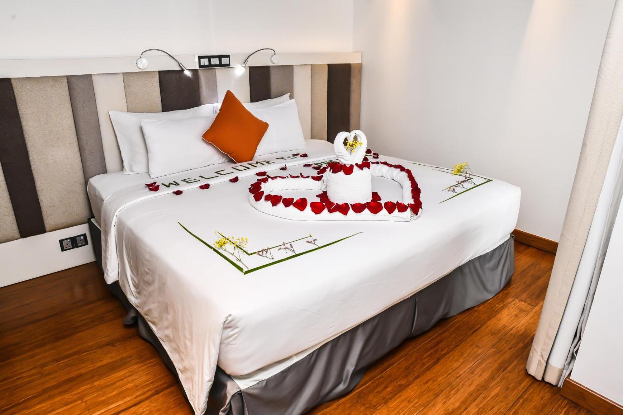 Beehive Premier Malé
