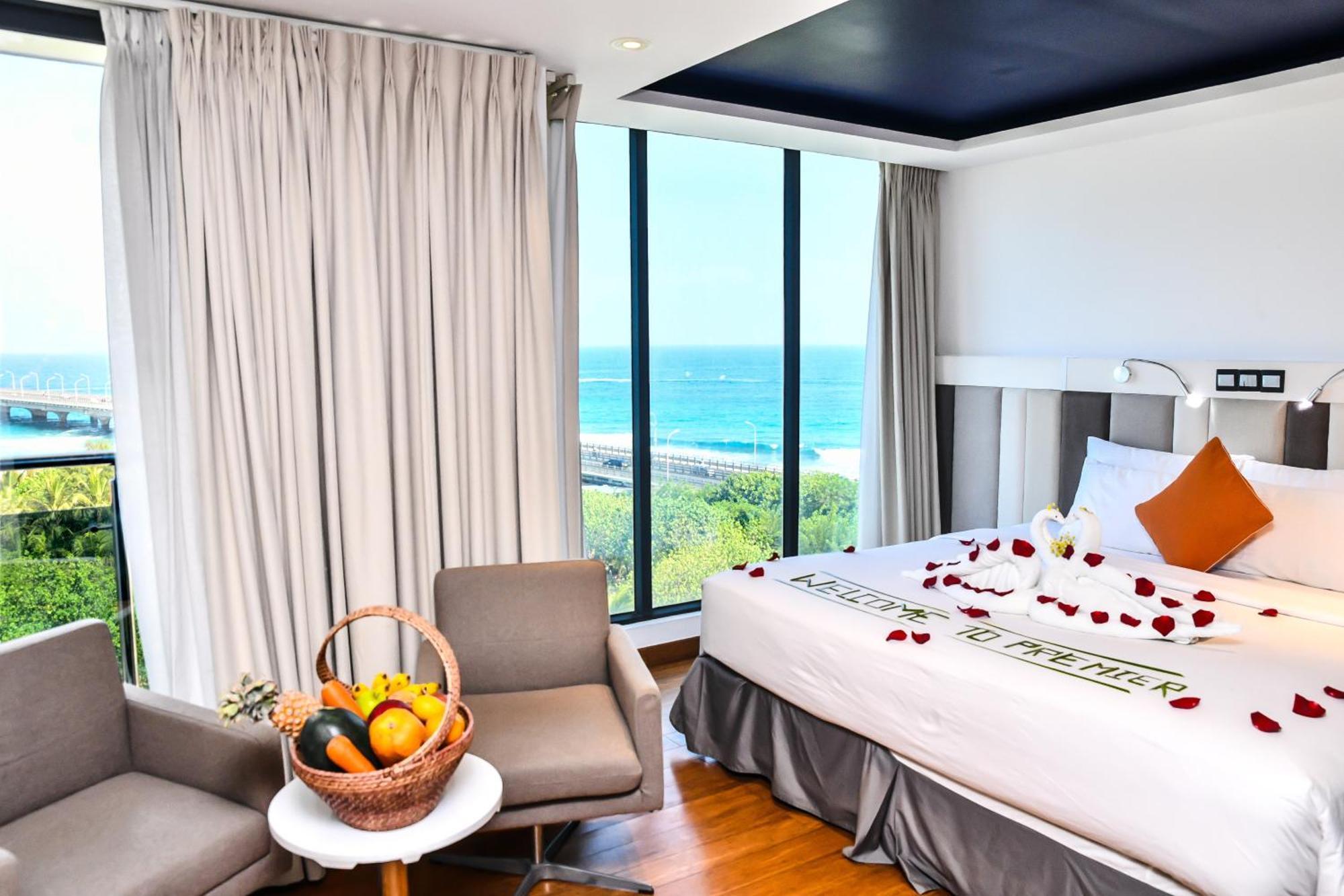 Beehive Premier Hotel 3*