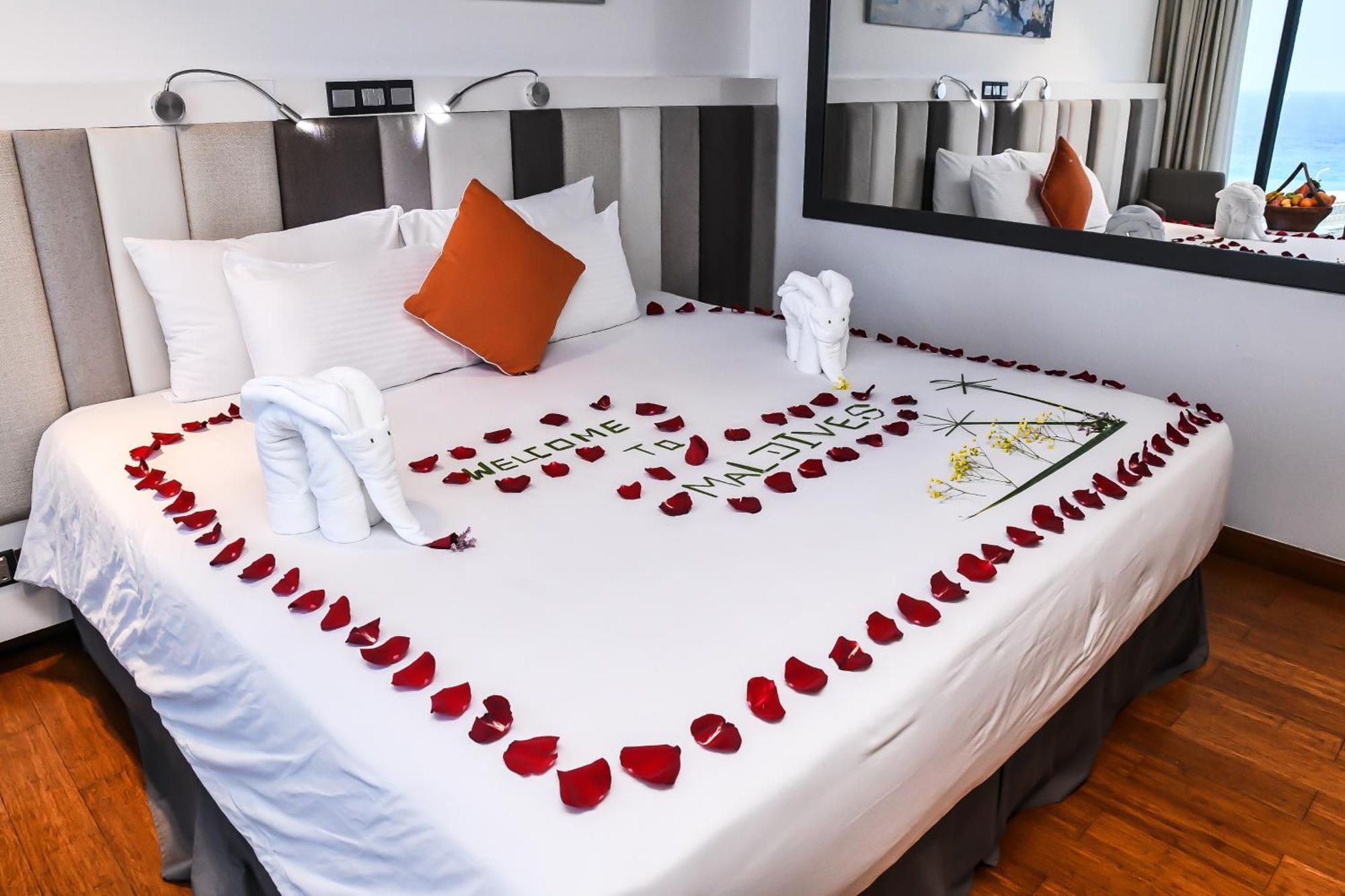 Beehive Premier Hotel 3*